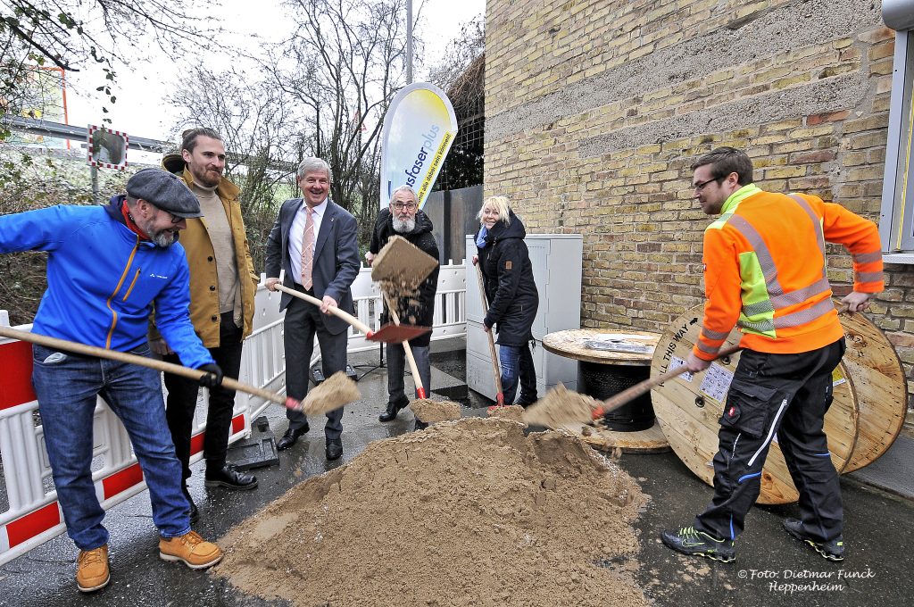Spatenstich für den Glasfaserausbau in Einhausen-Nord